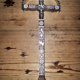 Detviansky drevený vyrezávaný kríž 40cm
