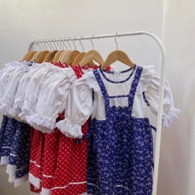 Detské šaty s modrotlačovým vzorom s rukávom