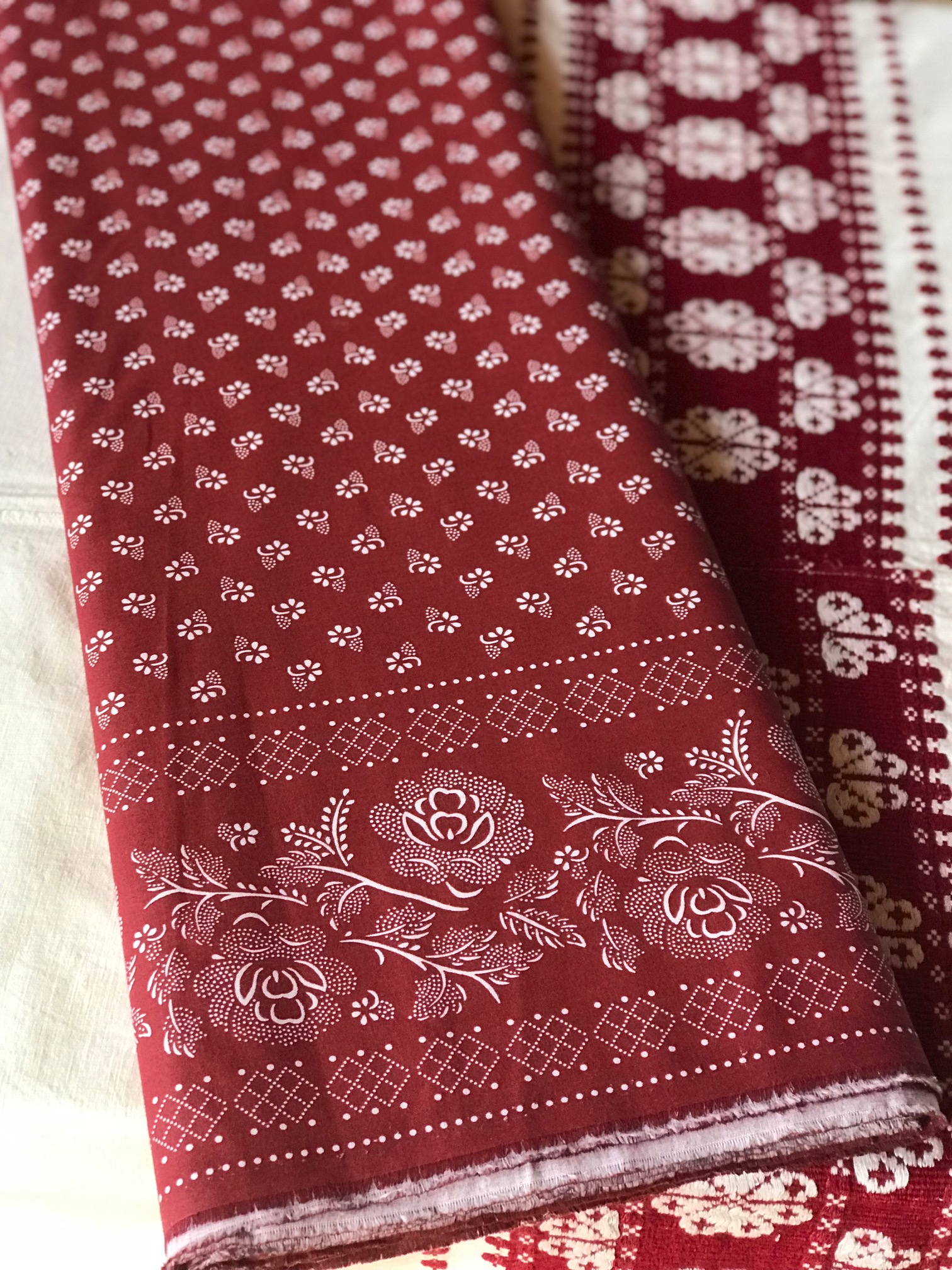 Bavlnená látka – Červená s bielym vzorom
