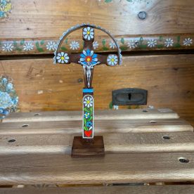 Detviansky drevený vyrezávaný kríž malý