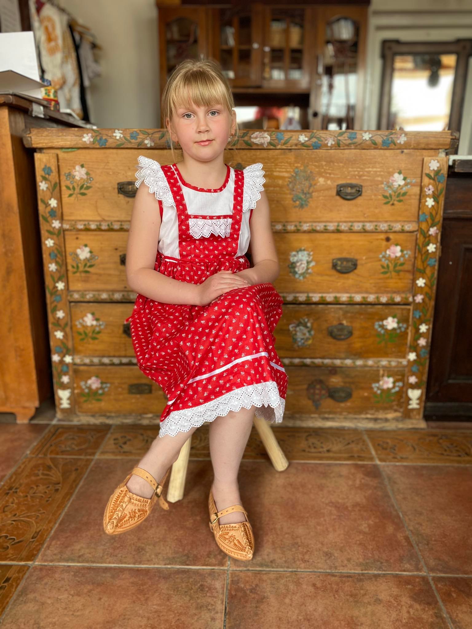 Detské šaty s modrotlačovým vzorom červené