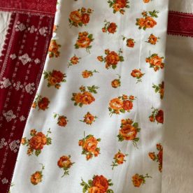 Bavlnená látka – Biela s oranžovými kvetmi (230 cm)